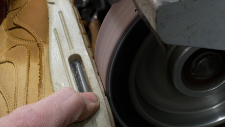 Hoe worden sneakers gerepareerd?